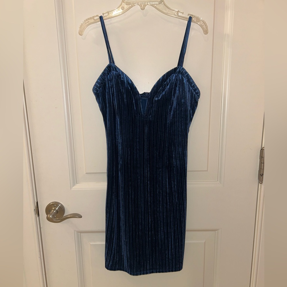 Forever 21 blue velvet bodycon minidress. NWT
